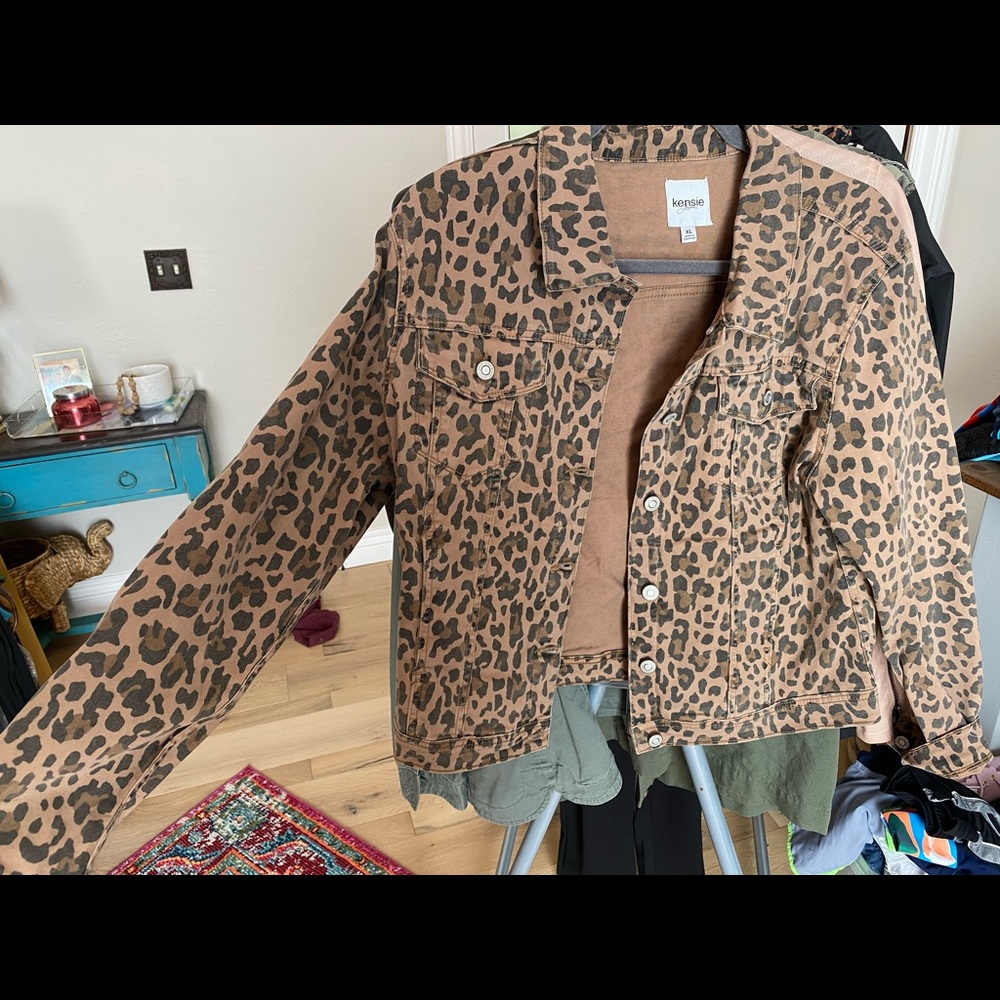 Kenzie leopard print jean jacket! Size xl